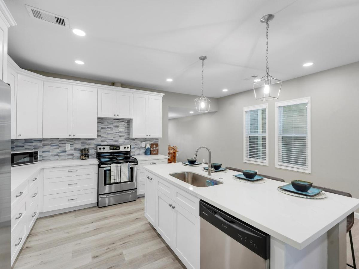 Galveston Escapes - Walk To Beach And Restaurants Bagian luar foto