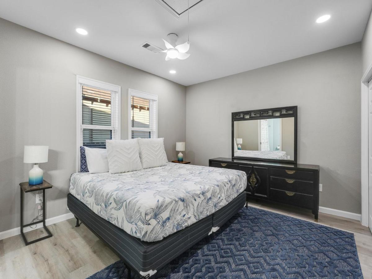 Galveston Escapes - Walk To Beach And Restaurants Bagian luar foto